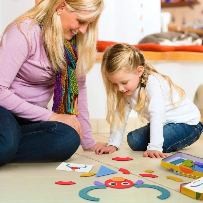 Shapes Puzzle educativ din lemn cu 36 piese din lemn si 50
