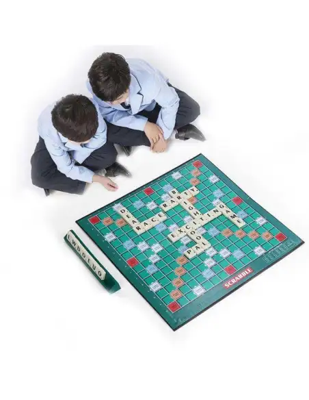 Joc de cuvinte Scrabble red-mag.ro