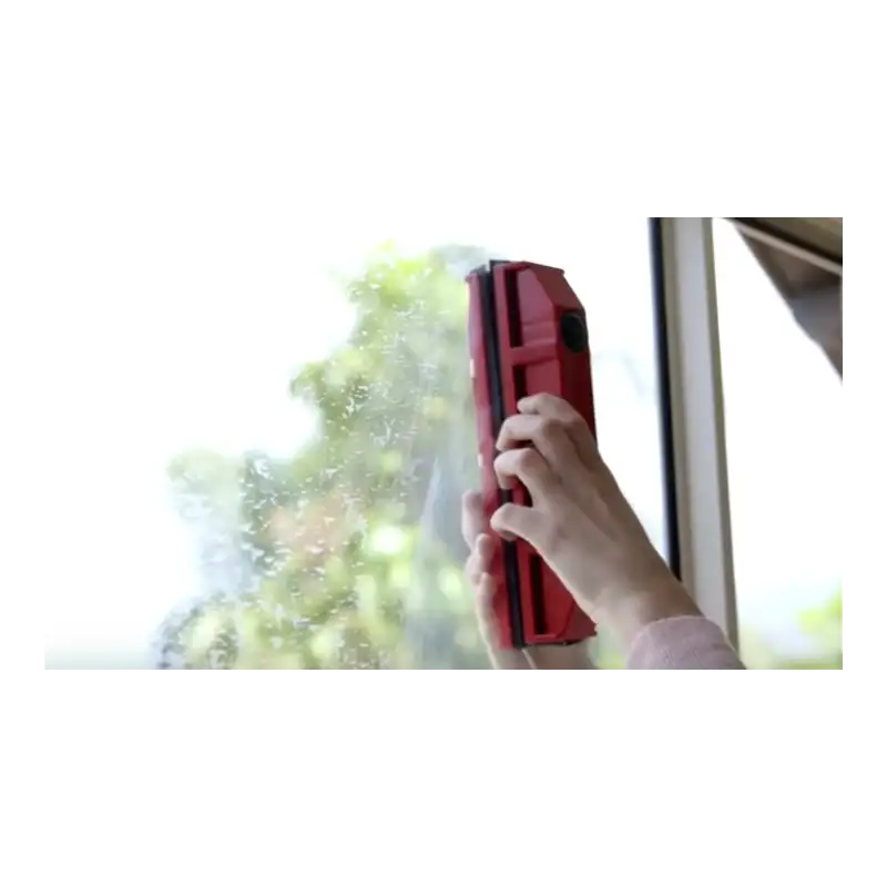 Dispozitiv special magnetic pentru curatatea geamurilor