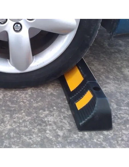 Opritor roti auto reflectorizant, pentru locul de parcare sau