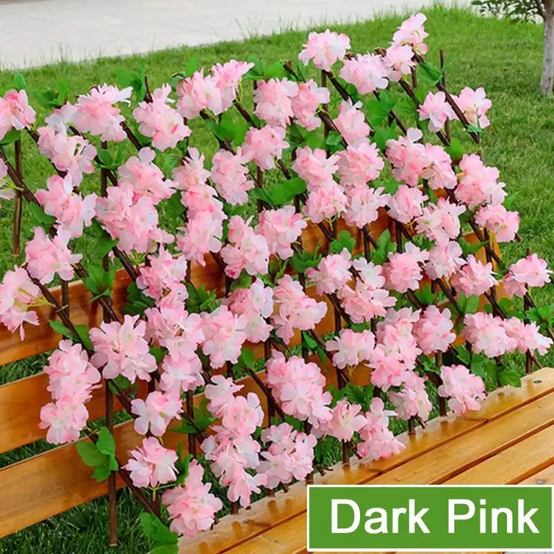 Pergola tip gard telescopic din lemn cu frunze si flori