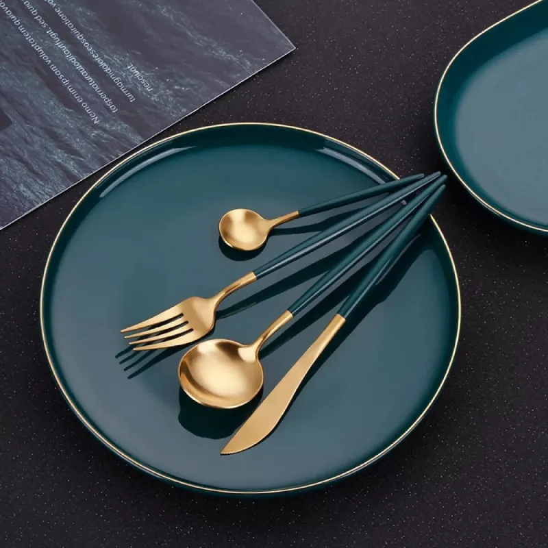 Set tacamuri 4 piese DeLuxe, otel inoxidabil red-mag.ro