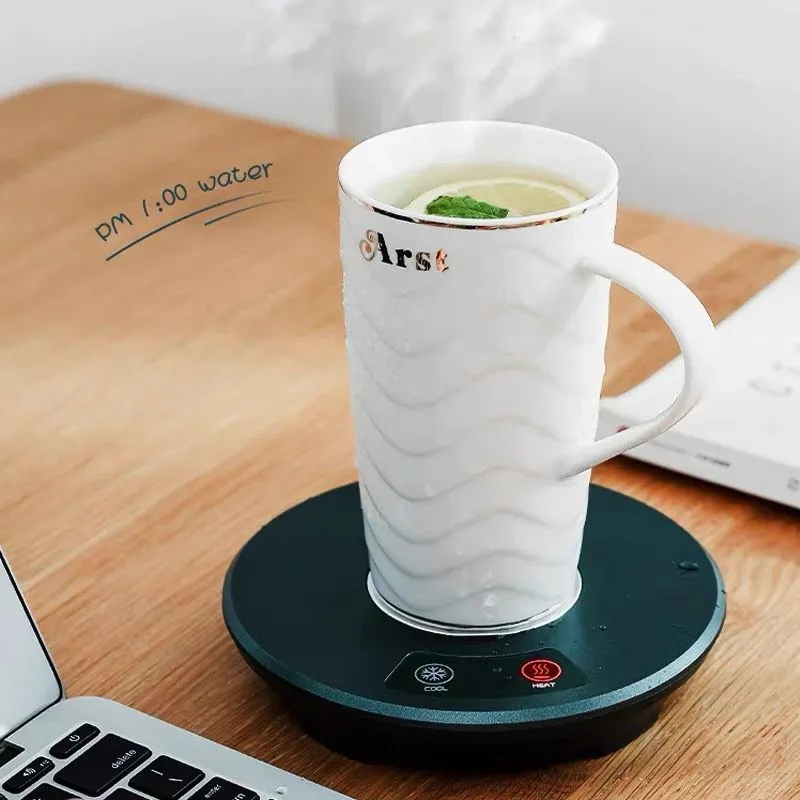 Aparat pentru incalzirea / racirea lichidelor din cana sau