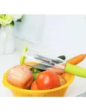 Ustensila pentru curatatul legumelor, cu recipient pentru