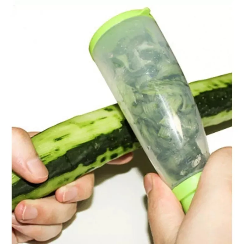 Ustensila pentru curatatul legumelor, cu recipient pentru