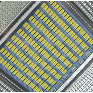 Proiector LED 304 LED SMD 300W cu incarcare solara 2