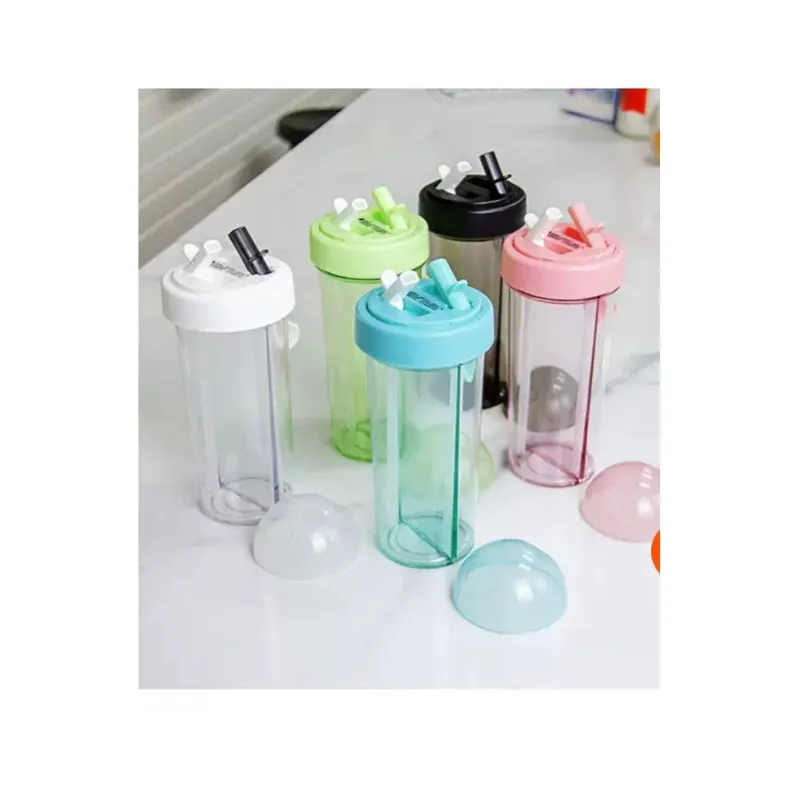 Sticla cu 2 compartimente si 2 paie pentru bauturi, 600 ml