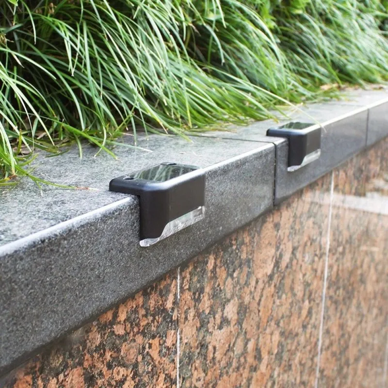 Set 4 lampi solare pentru trepte sau balcon cu senzor de lumina