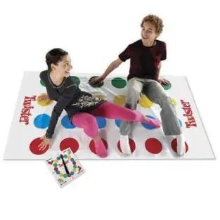 Twister – Joc de Societate Amuzant și Plin de Energie 2