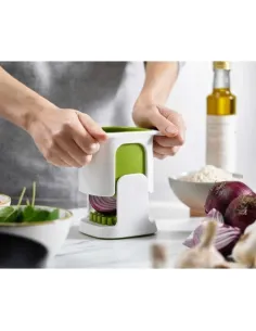 Taietor pentru fructe si legume , multifunctional din plastic si otel 2