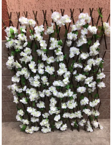 Pergola tip gard telescopic din lemn cu frunze si