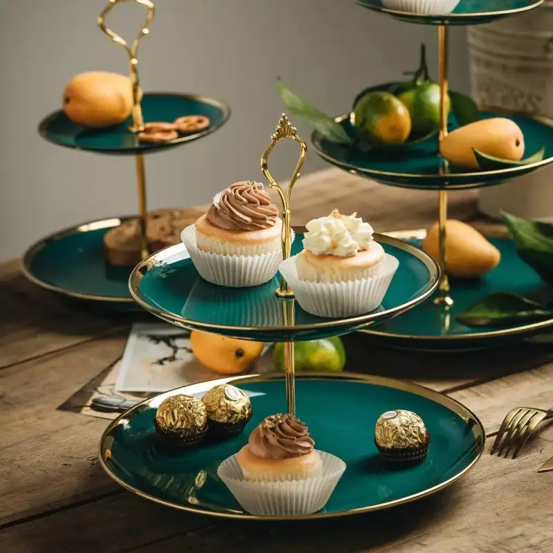 Platou pentru prajituri , supraetajat cu 3 niveluri