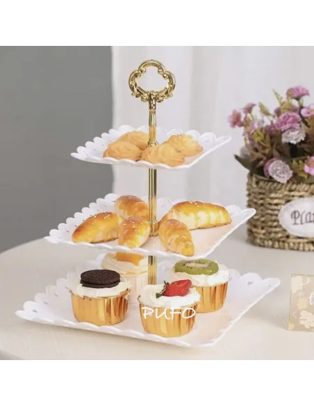 Platou pentru prajituri patrat , supraetajat cu 3 niveluri alb