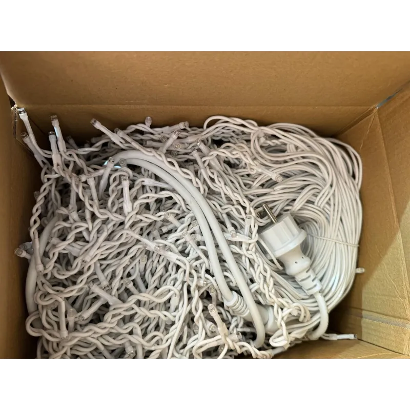 Instalație premium tip turturi cu flash, 50m, 900 LED, interconectabilă, fir alb – Exterior & Interior