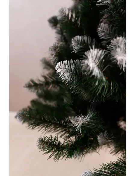 Cumpără Bradul Artificial Regina Europeană de 1.8m! Model superb, din PVC, cu vârfuri ninse. Hipoalergenic, ignifug și ușor de m