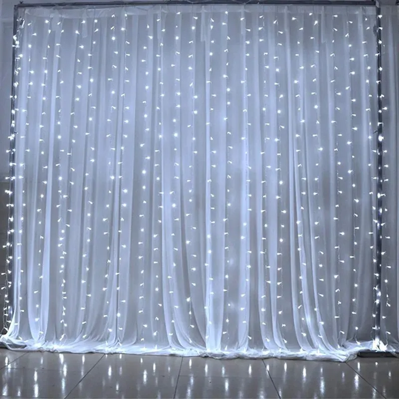 Instalatie tip perdea 3x2.8m, exterior-interior