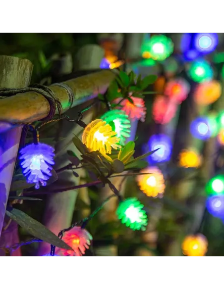 Instalatie solara cu Conuri de brad, 50 LED-uri, multicolor, 8 jocuri de lumini, 5m