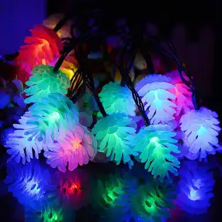 Instalatie solara cu Conuri de brad, 50 LED-uri, multicolor, 8 jocuri de lumini, 5m