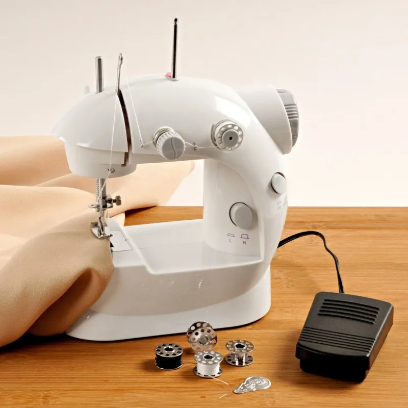 Mini masina de cusut portabila cu pedala