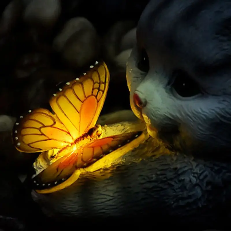 Lampă Solară de Grădină Model Pisicuță cu Fluturaș Luminos – Încărcare solara