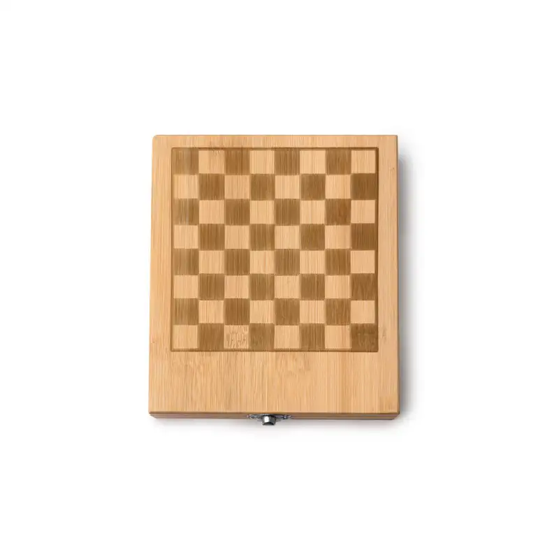 Cutie pentru cadou cu accesorii de vin si piese de sah