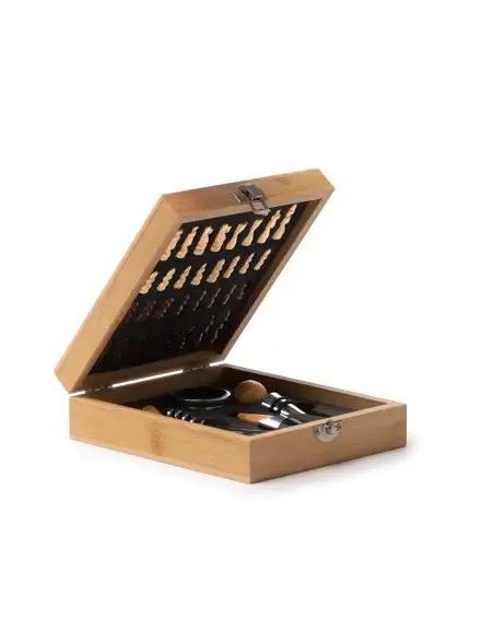 Cutie pentru cadou cu accesorii de vin si piese de sah