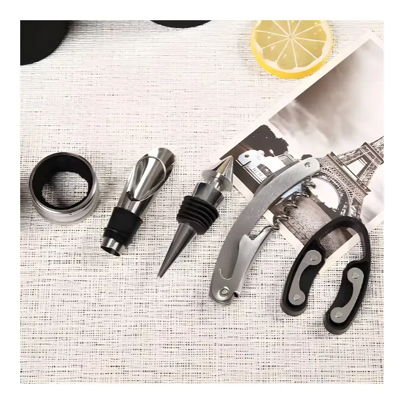 Set cadou pentru vin cu 5 accesorii în suport sub forma de sticla