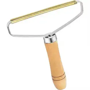 Dispozitiv pentru indepartarea scamelor de pe haine