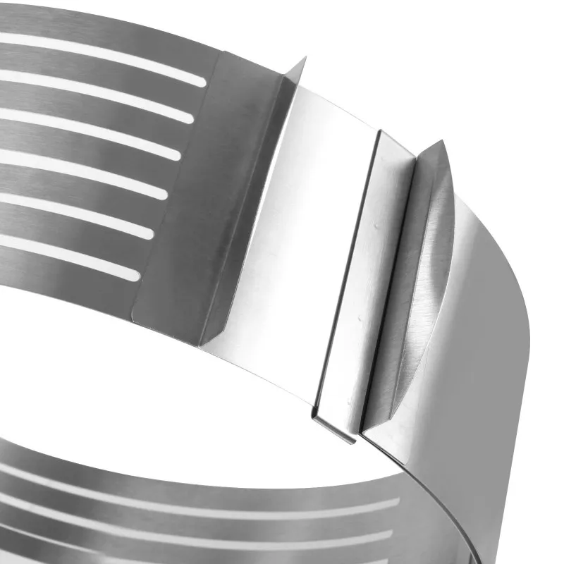 Set 5 Piese pentru Tăierea Tortului cu 2 Inele Ajustabile cu spatule si cutit – Accesoriu Patiserie