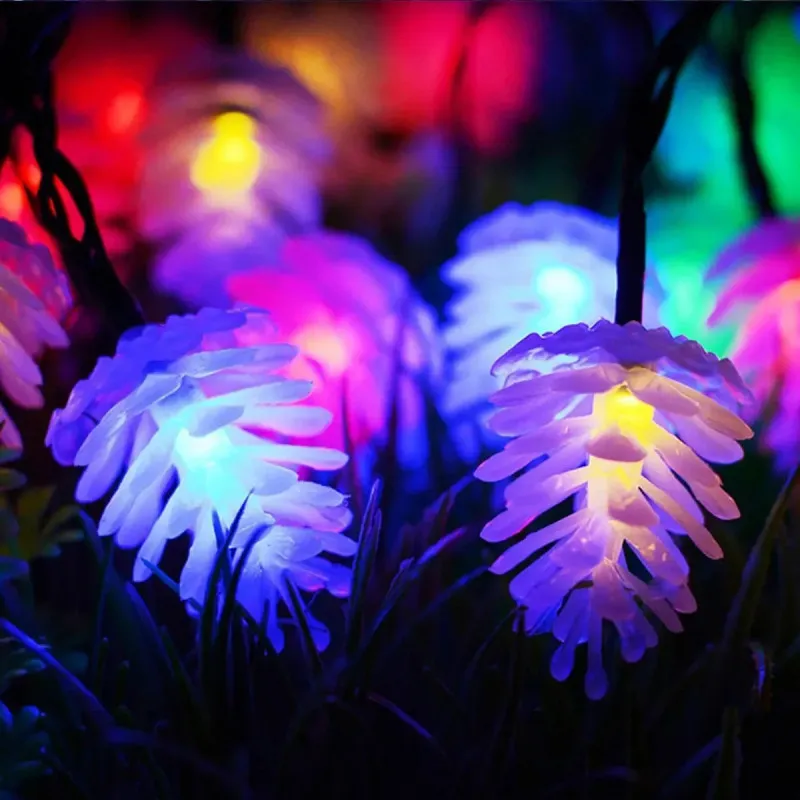 Instalatie solara cu Conuri de brad, 50 LED-uri, multicolor, 8 jocuri de lumini, 5m