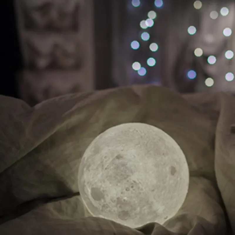 Moon Lamp 3D - lampa in forma de luna, lumina
