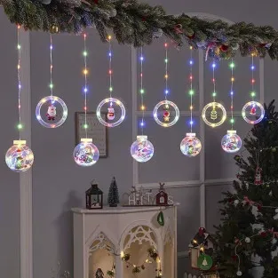 Instalatie led tip perdea cu diferite figurine, cercuri si globuri luminoase